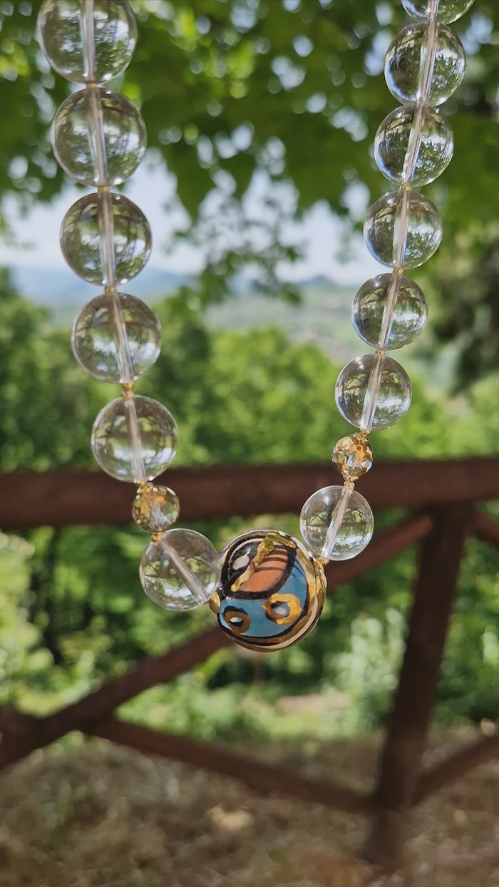 Collana di cristallo di rocca e ceramica dipinta a mano con oro 24k