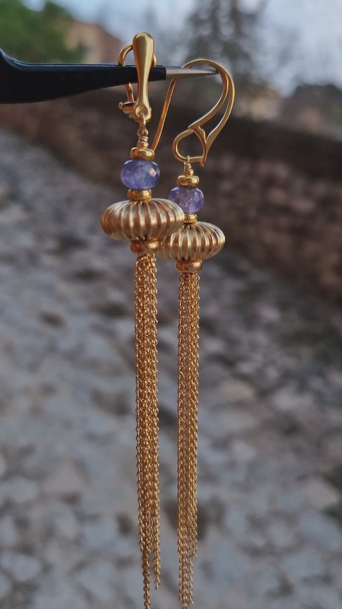 Orecchini lunghi con la tanzanite