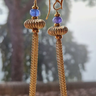 Orecchini lunghi con la tanzanite