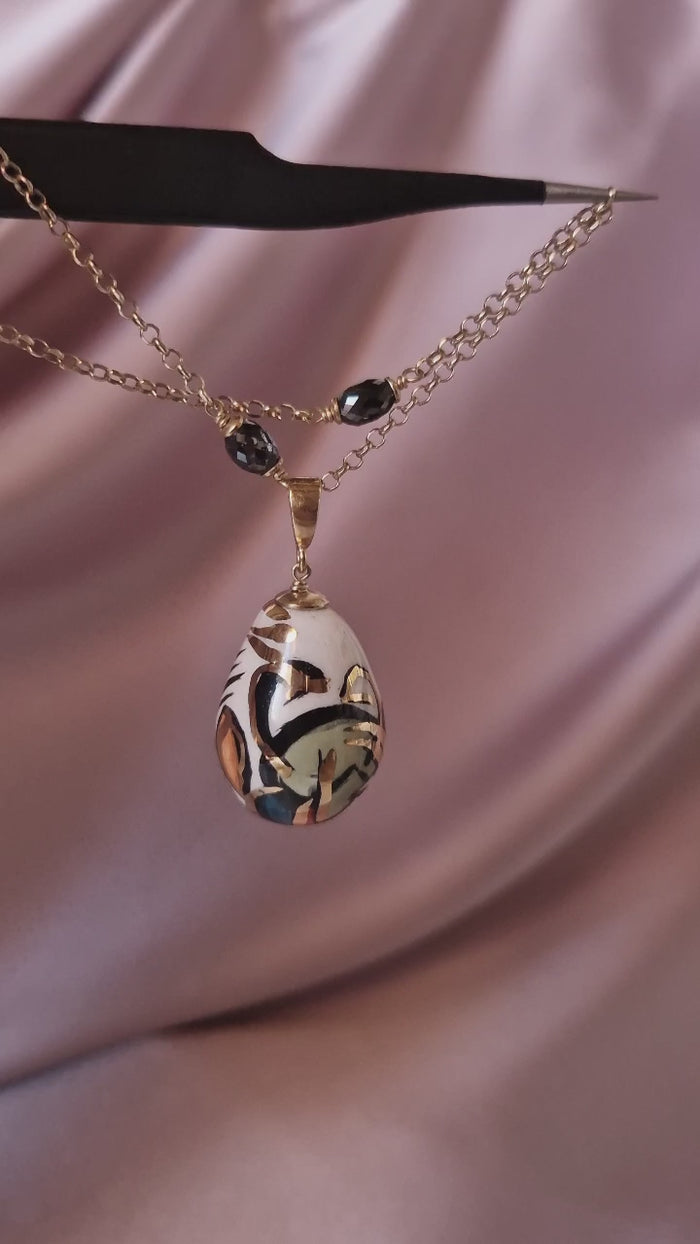 Collana con diamanti neri e ceramica dipinta oro puro 24k