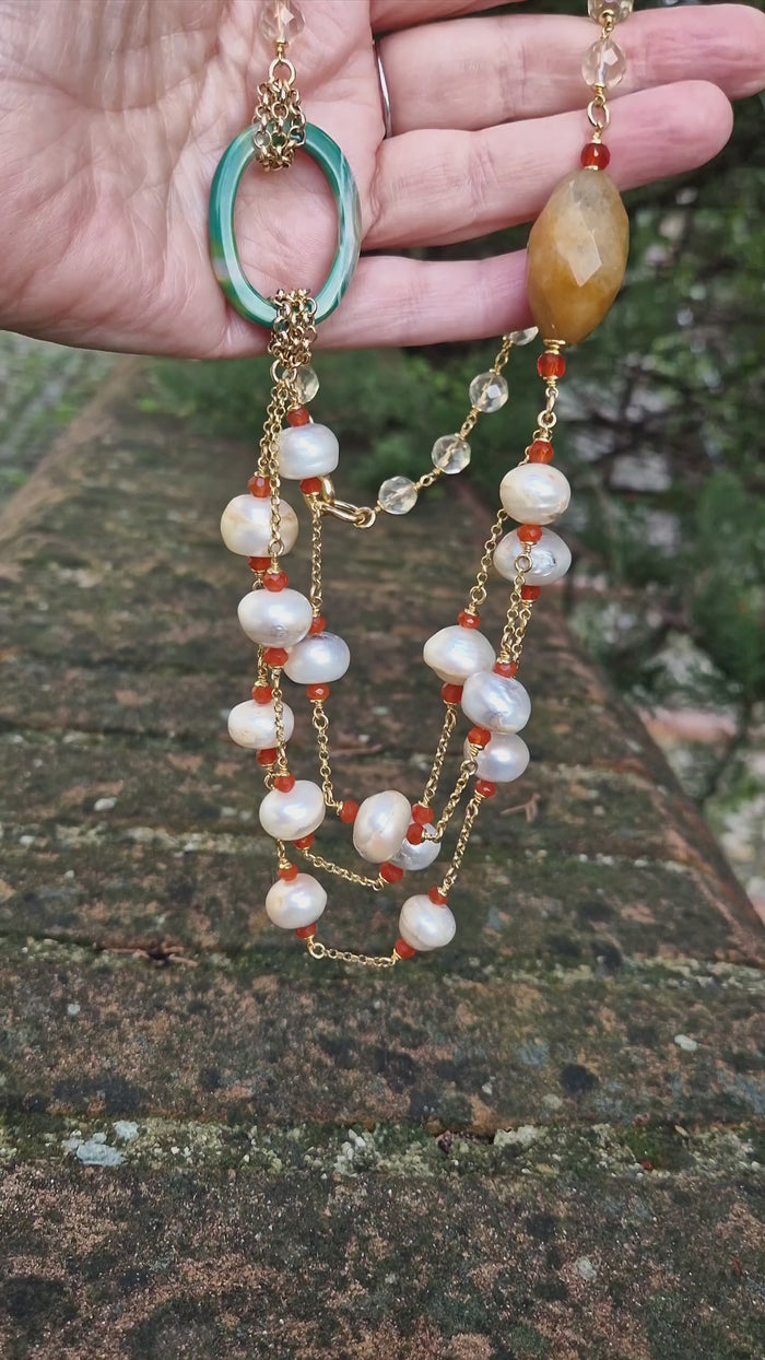 Collana multifilo con perle, prehnite, agata, calcite e corniola